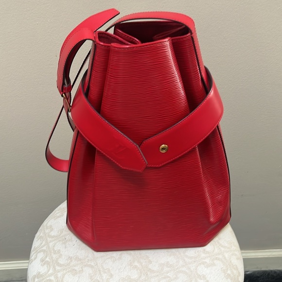 Authentic like new Louis Vuitton epi sac D’Epaule GM red castillan with wallet. - Picture 11 of 14